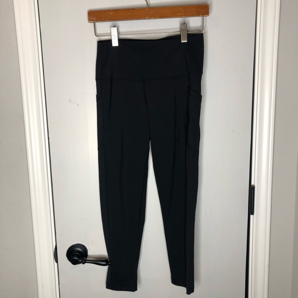 ZYIA 6-8 Capri Leggings Medium Light & Tight LIKE NEW